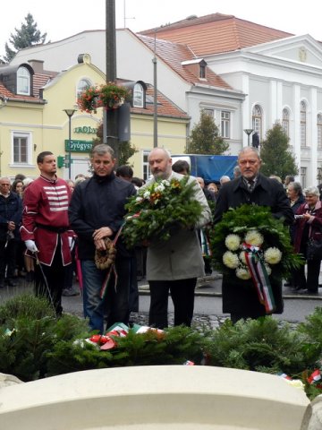 56-ra emlékeztünk 32